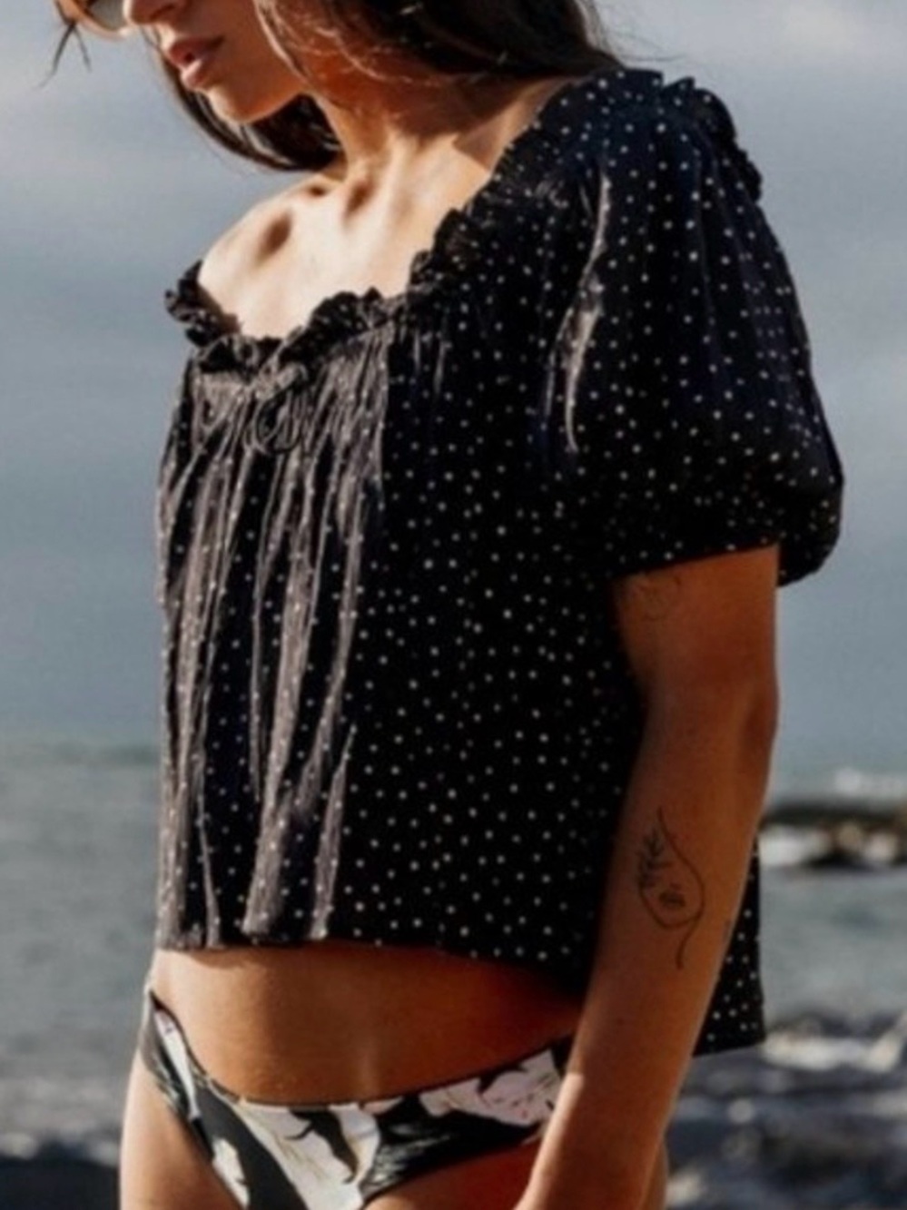 Billabong Navy Blue & White cropped peasant top